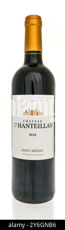 Winneconne, WI - 22. Juni 2024: Eine Flasche Chateau D Hanteillan Wein auf isoliertem Hintergrund. Stockfoto