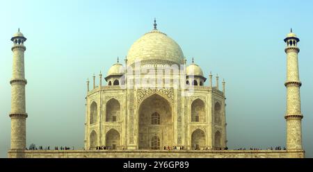Taj Mahal, berühmtes Mausoleum in Agra Indien im Morgenlicht Stockfoto
