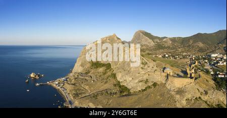 Panoramablick auf die genuesische Festung in Sudak, Krim Stockfoto