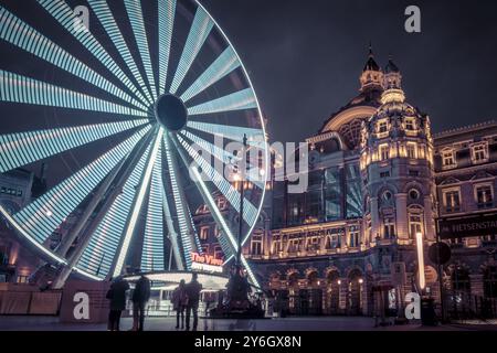 Antwerpen, Belgien, 21. März 2024: Das View-Riesenrad auf der NMBS Central Railwaystation auf dem Queen Astrid Square in Antwerpen, Europa Stockfoto