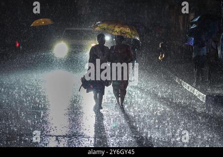 Mumbai, Indien. September 2024. MUMBAI, INDIEN – 25. SEPTEMBER: In mehreren Teilen der Stadt Mumbai und den Vororten gab das India Meteorological Department (IMD) am 25. September 2024 in Mumbai und Thane einen orangen Alarm wegen Starkregen aus. (Foto: Raju Shinde/Hindustan Times/SIPA USA) Credit: SIPA USA/Alamy Live News Stockfoto