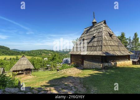 Altes Haus im Ethno-Dorf Sirogojno in der Umgebung von Zlatibor, Serbien, Europa Stockfoto