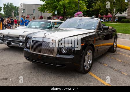 Ein Rolls-Royce Phantom Drophead Coupé auf einer Autoausstellung im Zentrum von Auburn, Indiana, USA. Stockfoto