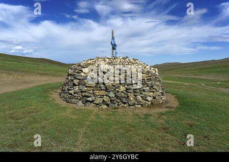 Heiliger Steinhaufen, Ovoo, Oboo oder obo, der als Altar oder Schrein in der Mongolei verwendet wird Stockfoto