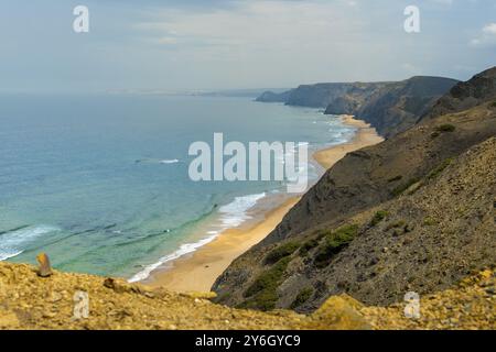 Blick auf Praia da Cordoama, einen Strand an der Ostküste der Algarve, Portugal, in der Nähe von Vila do Bispo, Europa Stockfoto