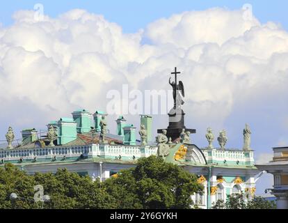 Dach der Eremitage und alexander-Säule in St. Petersburg Russland Stockfoto