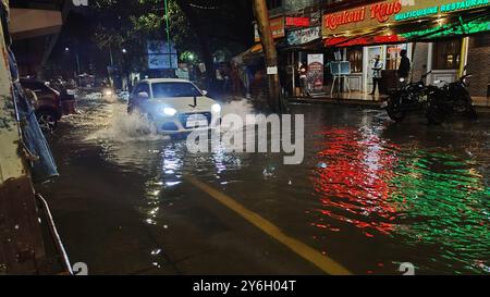 Mumbai, Indien. September 2024. MUMBAI, INDIEN – 25. SEPTEMBER: In mehreren Teilen der Stadt Mumbai und den Vororten gab das India Meteorological Department (IMD) am 25. September 2024 in Mumbai und Thane einen orangen Alarm wegen Starkregen aus. (Foto: Praful Gangurde/Hindustan Times/SIPA USA) Credit: SIPA USA/Alamy Live News Stockfoto