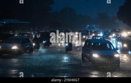 Mumbai, Indien. September 2024. MUMBAI, INDIEN – 25. SEPTEMBER: In mehreren Teilen der Stadt Mumbai und den Vororten gab das India Meteorological Department (IMD) am 25. September 2024 in Mumbai und Thane einen orangen Alarm wegen Starkregen aus. (Foto: Raju Shinde/Hindustan Times/SIPA USA) Credit: SIPA USA/Alamy Live News Stockfoto