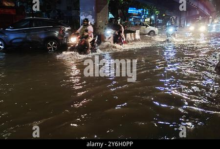 Mumbai, Indien. September 2024. MUMBAI, INDIEN – 25. SEPTEMBER: In mehreren Teilen der Stadt Mumbai und den Vororten gab das India Meteorological Department (IMD) am 25. September 2024 in Mumbai und Thane einen orangen Alarm wegen Starkregen aus. (Foto: Praful Gangurde/Hindustan Times/SIPA USA) Credit: SIPA USA/Alamy Live News Stockfoto