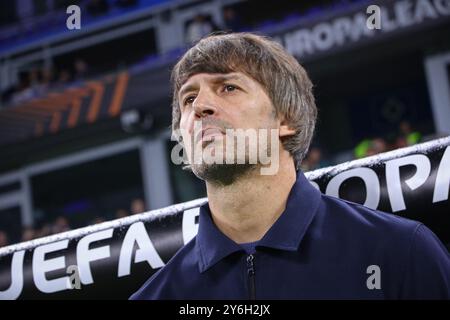 Hamburg, Deutschland. September 2024. Dynamo Kiew-Trainer Oleksandr Shovkovskyi war beim Spiel Dynamo Kiew gegen Lazio im Hamburger Volksparkstadion zu sehen. Quelle: Oleksandr Prykhodko/Alamy Live News Stockfoto