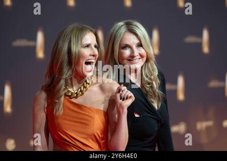 V.l. Mareile HOEPPNER, Höppner, Moderatorin, Frauke LUDOWIG, Moderatorin, roter Teppich, Roter Teppich Show, Ankunft, Ankunft, Verleihung des Deutschen Fernsehpreises, der Deutsche Fernsehpreis 2024, Deutscher Fernsehpreis 2024 in den MMC Studios Köln, am 25.09.2024. *** Von Mareile HOEPPNER, Höppner, Moderatorin, Frauke LUDOWIG, Moderatorin, Red Carpet, Red Carpet Show, Arrival, German Television Award, German Television Award 2024, German Television Award 2024 in den MMC Studios Köln, am 25 09 2024 Stockfoto