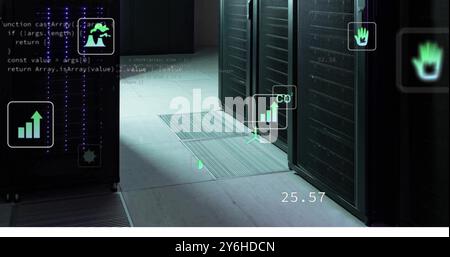 Abbildung der Ökologie-Symbole und Datenverarbeitung über dem Serverraum Stockfoto