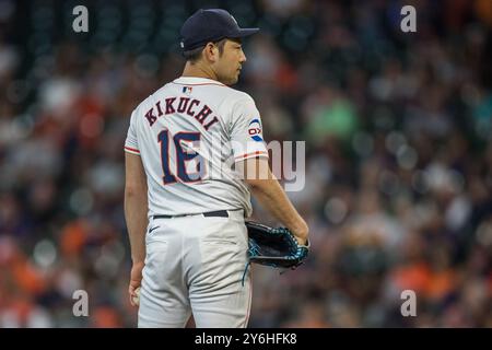 Houston, Texas, USA. September 2024. Der Houston Astros Pitcher Yusei Kikuchi (16) bereitet sich darauf vor, während des Major League Baseballspiels zwischen den Seattle Mariners und den Houston Astros im Minute Maid Park in Houston, Texas, zu spielen. Seattle besiegte Houston mit 8:1. Prentice C. James/CSM/Alamy Live News Stockfoto