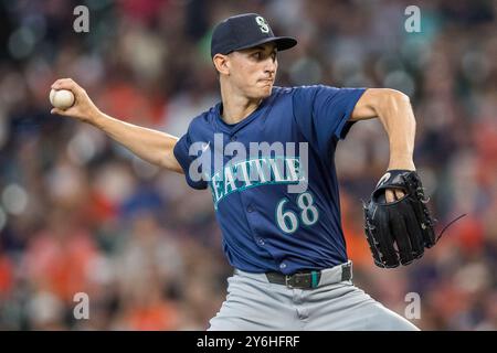 Houston, Texas, USA. September 2024. Der Pitcher George Kirby (68) der Seattle Mariners wirft im Minute Maid Park in Houston, Texas, einen Platz während des Baseballspiels der Major League zwischen den Seattle Mariners und den Houston Astros. Seattle besiegte Houston mit 8:1. Prentice C. James/CSM/Alamy Live News Stockfoto