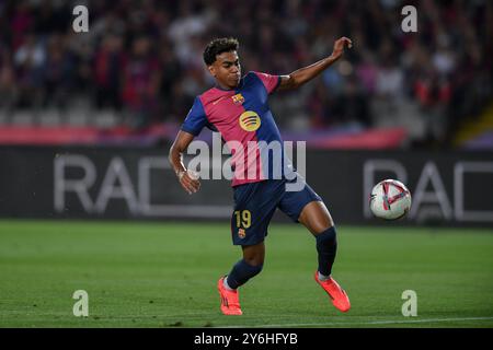 Barcelona, Esp. September 2024. FC BARCELONA GEGEN GETAFE CF. 25. September 2024 Lamine Yamal (19) des FC Barcelona während des Spiels zwischen dem FC Barcelona und Getafe CF, das dem siebten Tag der La Liga EA Sports im Olimpic-Stadion Lluis Companys aus Montjuic in Barcelona entspricht. Quelle: Rosdemora/Alamy Live News Stockfoto
