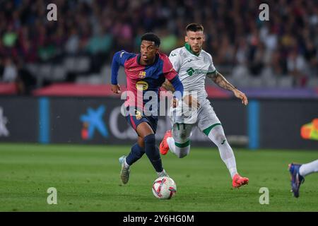 Barcelona, Esp. September 2024. FC BARCELONA GEGEN GETAFE CF. 25. September 2024 Alejandro Balde (3) des FC Barcelona während des Spiels zwischen dem FC Barcelona und Getafe CF, das dem siebten Tag der La Liga EA Sports im Olimpic-Stadion Lluis Companys aus Montjuic in Barcelona entspricht. Quelle: Rosdemora/Alamy Live News Stockfoto