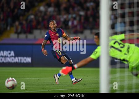 Barcelona, Esp. September 2024. FC BARCELONA GEGEN GETAFE CF. 25. September 2024 Raphina (11) des FC Barcelona während des Spiels zwischen dem FC Barcelona und Getafe CF entsprechend dem siebten Tag der La Liga EA Sports im Olimpic-Stadion Lluis Companys in Montjuic in Barcelona, Spanien. Quelle: Rosdemora/Alamy Live News Stockfoto