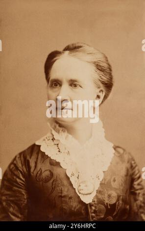 1884 , WASHINGTON D.C., USA: Der amerikanische Politiker BELVA LOCKWOOD ( 1830–1917 ) . Die amerikanische Frauenrechtlerin und die zweite Frau, die 1884 in den Vereinigten Staaten kandidierte. Die erste Frau war 1872 die Aktivistin VICTORIA C. WOODHULL ( 1838–1927 ) . Unbekannter Fotograf. - Seconda donna candidata Presidente-alla Presidente STATI UNITI AMERICA - POLITICO - DONNA POLITICA - POLITIC - Casa Bianca - Weißes Haus - FEMMINISTA - DIRITTI ALLE DONNE - FEMINISM - SUFFRAGEIST - UNIVERSAL SUFFRAGETTE - FEMMINISMO - SUFFRAGISTA - SUFFRAGIO UNIVERSALE - SUFFRAGETTA - SUFFRAGETTA - Stockfoto