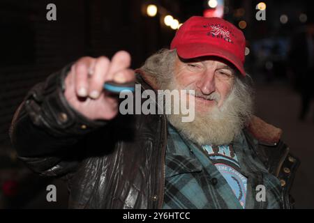 NY, USA. September 2024. New York, New York, NY - 24. September 2024: RADIO MAN bei der Schauspielerin Kate Winslet ''The Late Show with Stephen Colbert'' im Ed Sullivan Theater in New York City. Foto: Giada Papini Rampelotto/EuropaNewswire. (Kreditbild: © Luiz Rampelotto/ZUMA Press Wire) NUR REDAKTIONELLE VERWENDUNG! Nicht für kommerzielle ZWECKE! Stockfoto