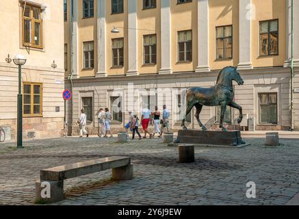 Blasieholmen Platz im Stadtzentrum von Stockholm. Bronze Horse inspiriert durch die Pferde von San Marco in Venedig steht an jedem Ende des Platzes. Stockfoto