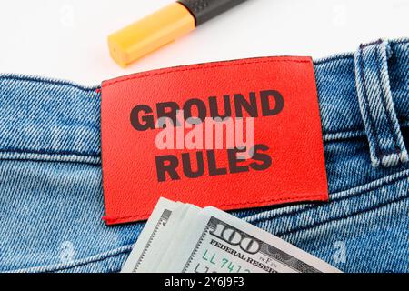 Symbol für konzeptionelle Grundregeln. Kopierbereich. GRUNDREGELN Wörter auf dem Jeansetikett Stockfoto