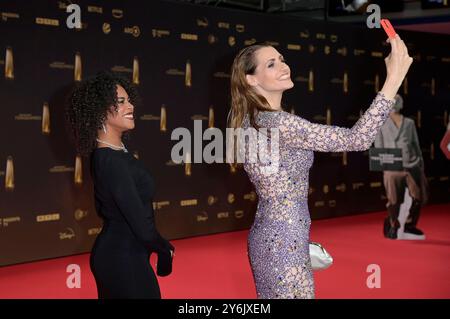 Aminata Belli und Bella Lesnik bei der Verleihung des Deutschen Fernsehpreises 2024 in den MMC Studios. Köln, 25.09.2024 *** Aminata Belli und Bella Lesnik beim Deutschen Fernsehpreis 2024 in den MMC Studios Köln, 25 09 2024 Foto:XF.xKernx/xFuturexImagex fernsehpreis 4657 Stockfoto