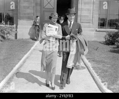 Am Flughafen Croydon , South London , England Lord und Lady Warwick auf ihrem Abflug mit dem Flugzeug für ihre Flitterwochen . 12. Juli 1933 Stockfoto