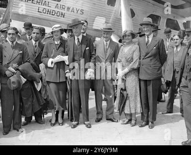 Bei ihrer Ankunft am Croydon Airport , South London , England von links nach rechts , in großer Gruppe . Lady Ratendone , Lord Willingdon , Sir Samuel Hoare , Lady Willingdon und Lord Ratendone . 18. Juni 1934 Stockfoto