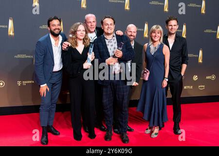 Köln, Deutschland. September 2024. Sarah BOSETTI (2. Links nach rechts) und ihre Teamgewinnerinnen der Besten Comedy/Late Night Preisverleihung des Deutschen Fernsehpreises, des Deutschen Fernsehpreises 2024, des Deutschen Fernsehpreises 2024 in den MMC Studios Köln, am 25. September 2024. Quelle: dpa/Alamy Live News Stockfoto