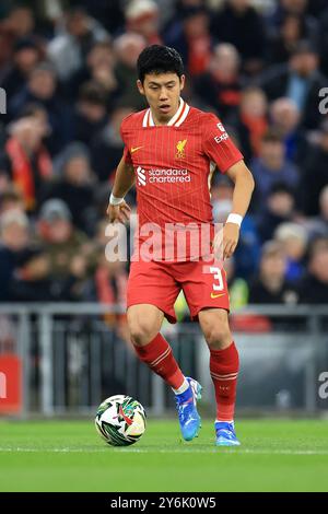 Liverpool, Großbritannien. September 2024. Liverpool Wataru Endo spielt mit dem Ball während des Carabao Cup-Spiels in Anfield, Liverpool. Der Bildnachweis sollte lauten: Jessica Hornby/Sportimage Credit: Sportimage Ltd/Alamy Live News Stockfoto