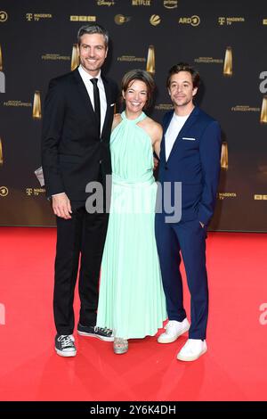 Ingo Zamperoni, Anna Planken und Tobias Krell bei der Verleihung vom Deutschen Fernsehpreis am 25.09.2024 in Köln Stockfoto