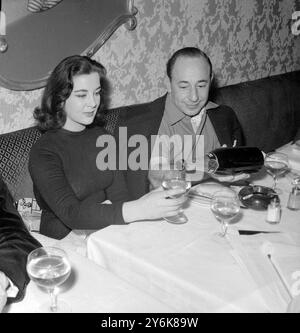 Ed Stern und Schauspielerin Barbara Joyce bei der Last Nights Latin Quarter Party im Februar 1958 Stockfoto