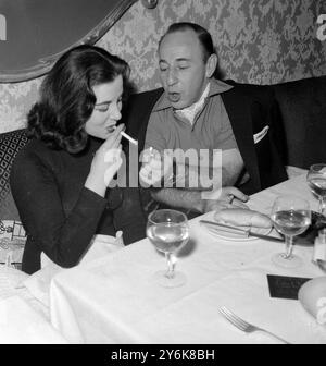 Ed Stern und Schauspielerin Barbara Joyce bei der Last Nights Latin Quarter Party im Februar 1958 Stockfoto