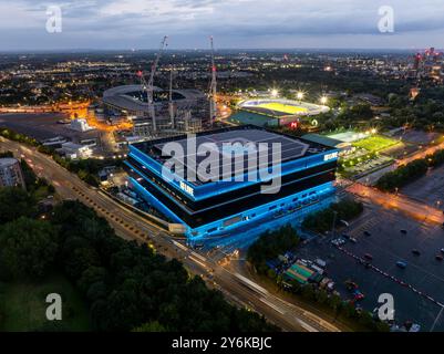 Luftbild der CO-OP Live Arena in Manchester UK bei Nacht beleuchtet Stockfoto