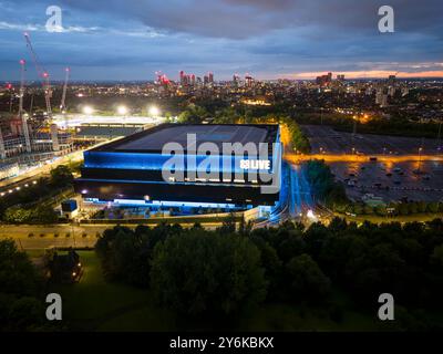 Luftbild der CO-OP Live Arena in Manchester UK bei Nacht beleuchtet Stockfoto