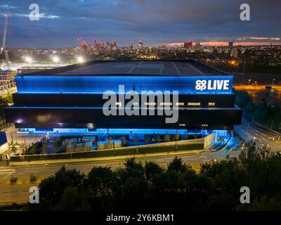 Luftbild der CO-OP Live Arena in Manchester UK bei Nacht beleuchtet Stockfoto