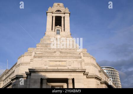 Außenansicht der Freimaurerhalle im Art déco-Stil, die das Hauptquartier der United Grand Lodge of England und des Supreme Grand Chapter of Royal ist Stockfoto