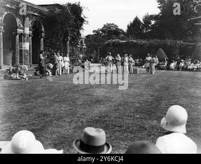 Ein Sommernachtstraum auf dem Gelände von Hever Castle in der Nähe von Edenbridge Kent Juli 1930 Stockfoto