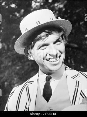 24. Oktober 1967 der britische Schauspieler Tommy Steele, dargestellt als Kipps in Half A Sixpence Credit: TopFoto.co.uk Stockfoto