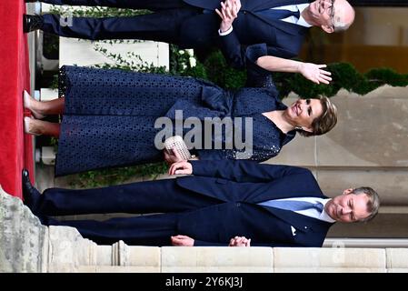 Luxemburg-Stadt, Luxemburg. September 2024. Luxemburgs Premierminister Luc Frieden, Großherzogin Maria Teresa und Großherzog Henri von Luxemburg am Donnerstag, den 26. September 2024, während eines päpstlichen Besuchs in Luxemburg-Stadt, Großherzogtum Luxemburg. Der Leiter der katholischen Kirche Papst Franziskus, geborener Jorge Mario Bergoglio, besucht Luxemburg und wird heute Abend nach Belgien reisen. BELGA PHOTO ERIC LALMAND Credit: Belga News Agency/Alamy Live News Stockfoto