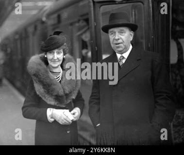 Sir Louis und Lady Gumley (ex Lord Provost, Edinburgh) verließen Waterloo Station am 5. Januar 1939 nach Südafrika © TopFoto Stockfoto