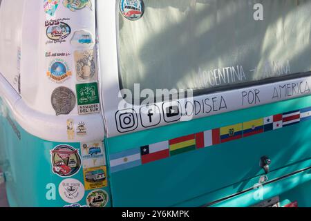 Mit Instagrammer ausgestatteter Minibus Stockfoto