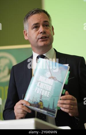 Sinn Fein Finanzsprecher Pearse Doherty beim Start des Sinn Fein Alternative Budget im Irish Architectural Archive in Dublin. Bilddatum: Donnerstag, 26. September 2024. Stockfoto