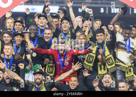 Los Angeles, Usa. September 2024. Die Spieler des Los Angeles FC feiern, nachdem sie das Sporting Kansas City 3-1 beim Finale des U.S. Open Cup im BMO Stadium besiegt haben. Los Angeles FC 3:1 Sporting Kansas City (Foto: Ringo Chiu/SOPA Images/SIPA USA) Credit: SIPA USA/Alamy Live News Stockfoto