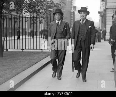 Downing Street - Krise In Der Tschechoslowakei. Leslie Burgin , Verkehrsminister, und Hore Belisha, Staatssekretär für Krieg. 12. September 1938 Stockfoto