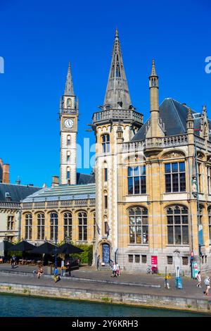 Europa, Belgien, Gent. Quai Graslei, die Lys. Altes postbüro Stockfoto