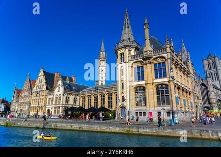 Europa, Belgien, Gent. Quai Graslei, die Lys. Altes postbüro Stockfoto