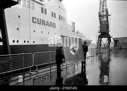 Southampton: Ein 'Portrait of PL' von Francis Bacon, das heute an Bord des Cunard-Schiffes Queen Elizabeth II. In Southampton getragen wird. Das Porträt, eines der wertvollsten von über 100 Gemälden, das in einer Ausstellung in der weltweit ersten schwimmenden Kunstgalerie an Bord von Queen Elizabeth II gezeigt wird. Die Galerie wird von Marlborough Fine Art geführt und ist eine der umfangreichsten Ausstellungen der britischen Kunst des 20. Jahrhunderts, die jemals stattfand, und umfasst Werke von über 20 britischen zeitgenössischen Künstlern, darunter Gemälde und Skulpturen von R.B. Kitaj, Barbara Hepworth, Henry Moore und Graham Sutherlan. Die Eröffnungsexhib Stockfoto