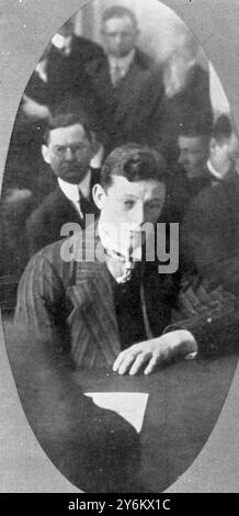 Auf der anderen Seite: "Titanic"-Katastrophenüberlebende in New York. Der Funkbetreiber, der die Notsignale der Titanic an Bord der Carpathia empfangen hat: Mr Cotton. 4. Mai 1912 Stockfoto