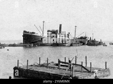 Das moderne „Pferd von Troy“; der Transport „River Clyde“ lag bei Sedd-ul Bahr. 5. Juni 1915 Stockfoto